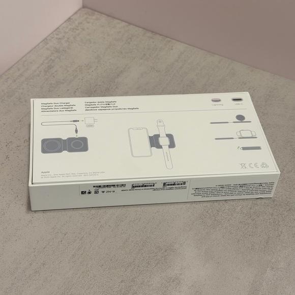 Apple MagSafe Duo Charger - Like New - Picture 4 of 6